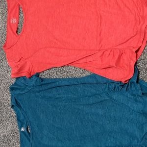 Gaiam short sleeve peephole back shirts.